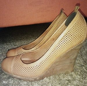 Corso Como Crosscross Tan Wedges